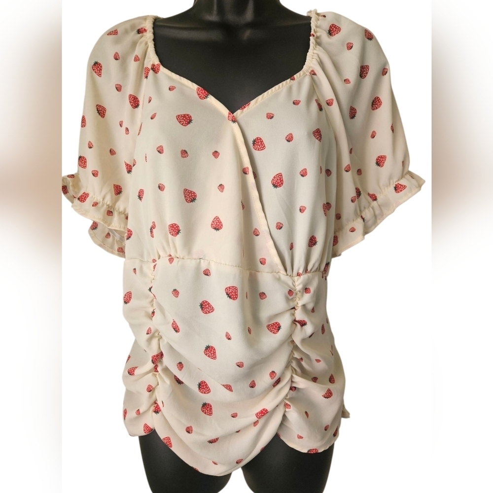 No Frills- Los Angeles Women's 1X strawberry summer top.